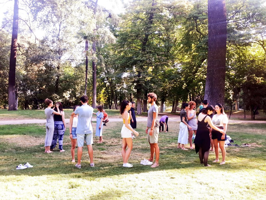 ImpactHubMAD's tweet photo. Seguimos con el #CBSBootcamp desde el parque del #Retiro cargando las pilas con meditación y estiramientos para seguir la jornada con energía. ¡Qué buena forma de empezar la jornada! #CreativeBusinessStudio https://t.co/e9vqyILlTz
