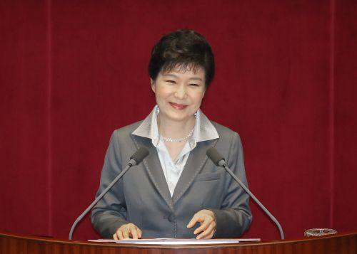 After #G20 &amp; #DMZVisit Show, We Conservative South Koreans are tired of everything regarding Mr. Moon, just miss President #ParkGeunHye more. She has been under custody at Seoul Detention Centre since 31st March 2017 after losing her political hegemony. 
dailymail.co.uk/femail/article…