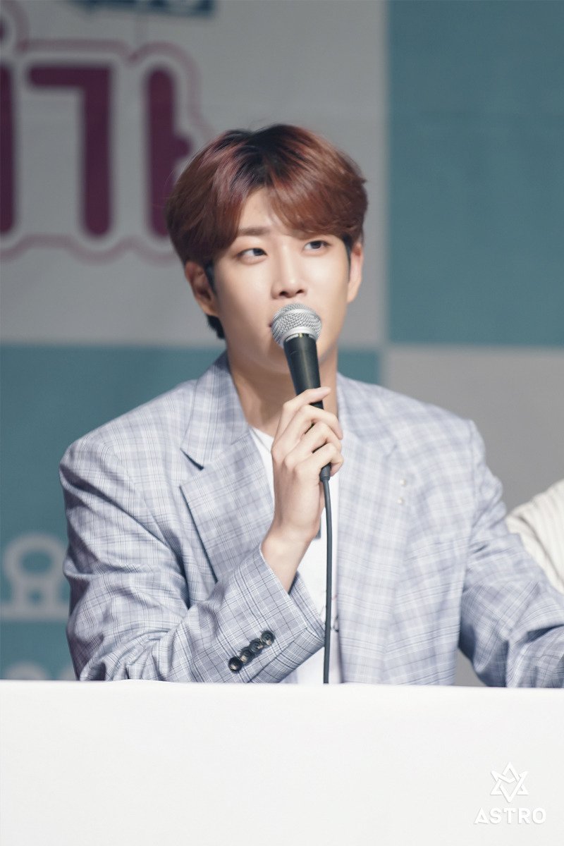 meonjiTaegu's tweet photo. {🐥} 190702 DaumCafe
   ©https://t.co/rCLgAS5teX

#MJ &amp; #Jinjin ภาพเบื้องหลังงานแถลงข่าวรายการ #일단같이가 (1)

-------------
#엠제이 #김명준 #명준 #エムジェイ #金明俊 #아스트로 #아로하 #アストロ #ASTRO #AROHA #GoTogetherTravelAlone https://t.co/OEupHcGEBs