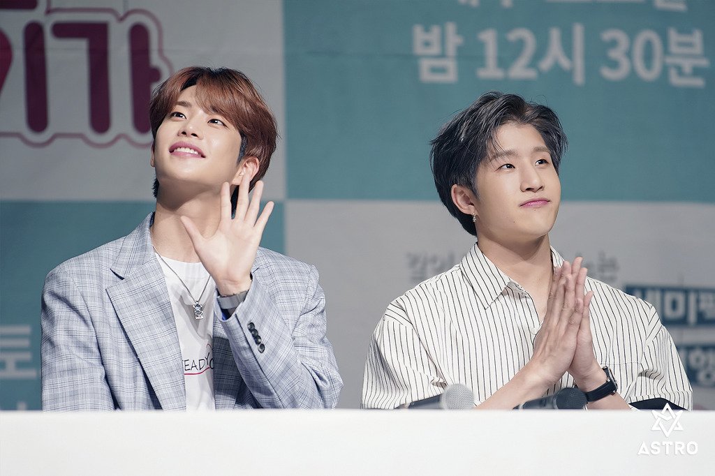 meonjiTaegu's tweet photo. {🐥} 190702 DaumCafe
   ©https://t.co/rCLgAS5teX

#MJ &amp; #Jinjin ภาพเบื้องหลังงานแถลงข่าวรายการ #일단같이가 (2)

-------------
#엠제이 #김명준 #명준 #エムジェイ #金明俊 #아스트로 #아로하 #アストロ #ASTRO #AROHA #GoTogetherTravelAlone https://t.co/DP8gVC3s8i
