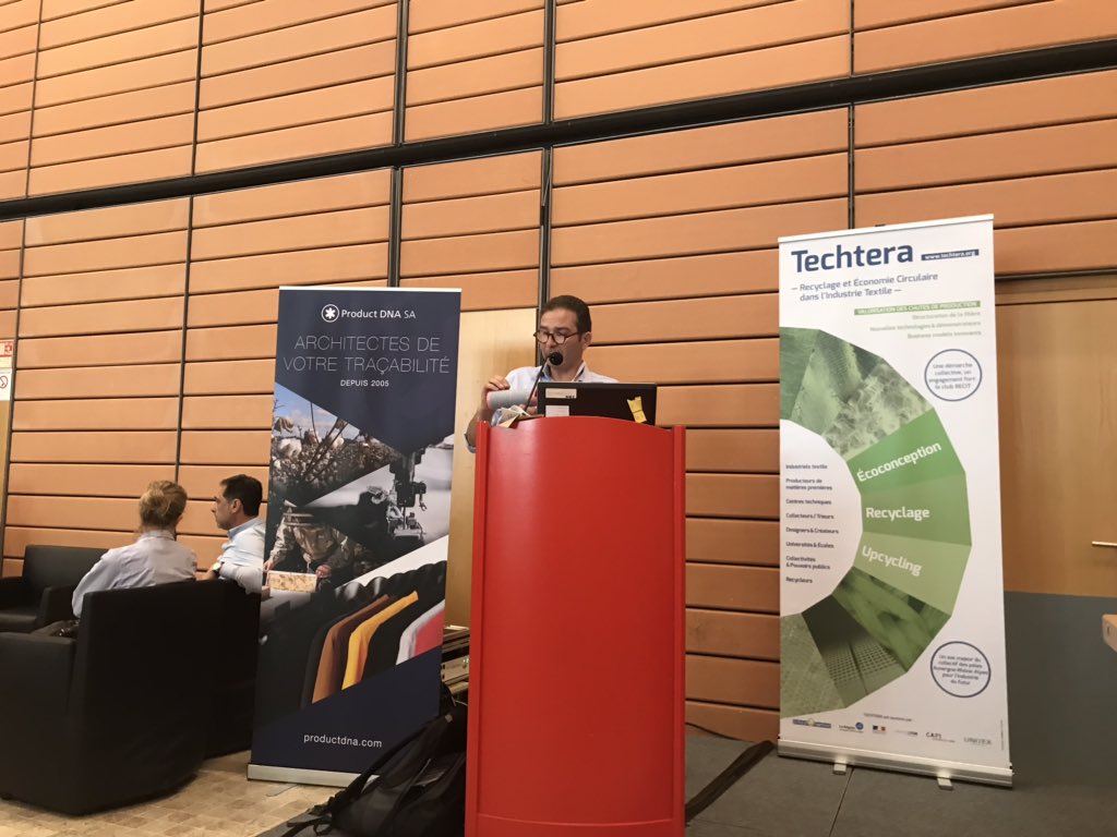 emmasoie's tweet photo. Fabrice Nicolas @TDVIndustries présente ds le détail l’avancement du projet @Rewind qui vise à fabriquer des tissus pour vêtements professionnels en utilisant des fibres recyclées de coton/polyester @CETI_tex_innov @Decathlon @ademe, déjà quelques prototypes @UITFrance #Textival https://t.co/2SmYspAns7
