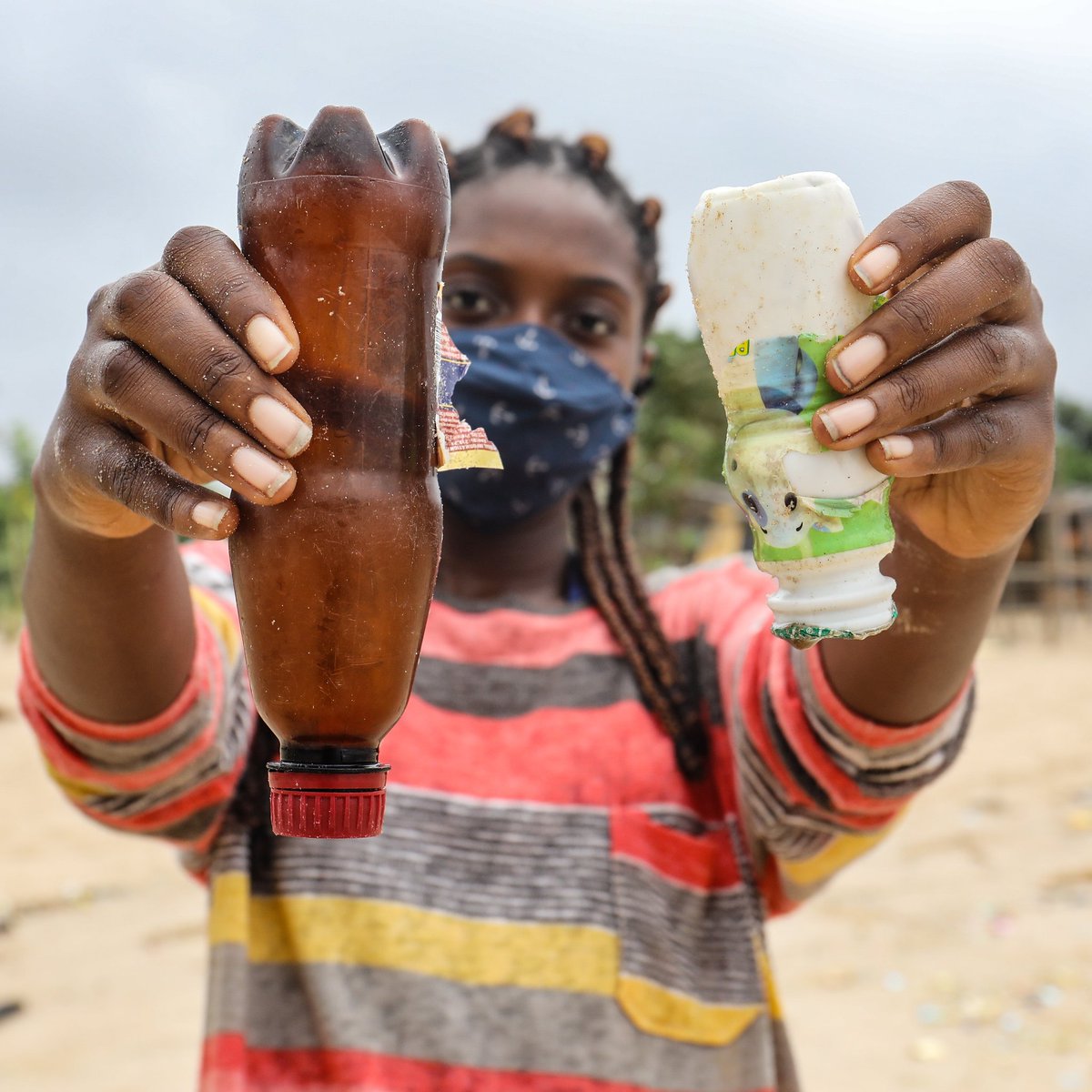 dearyoungleader's tweet photo. #ya24plogging 
@theyouthassembly Plogging Challenge 
Plogging-  is a combination of picking up trash and jogging.
As a Naija girl this challenge seemed unrealistic at first! I mean how does one go out jogging and picking up trash? 

#dearyoungleader 
#PlasticFreeJuly https://t.co/H2lX9Ug6OM