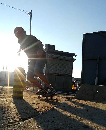 Sunrise skateboarding session 📸 マルモリさん
#Featured #Shuttographer #StaffPick #skateboarding #skate