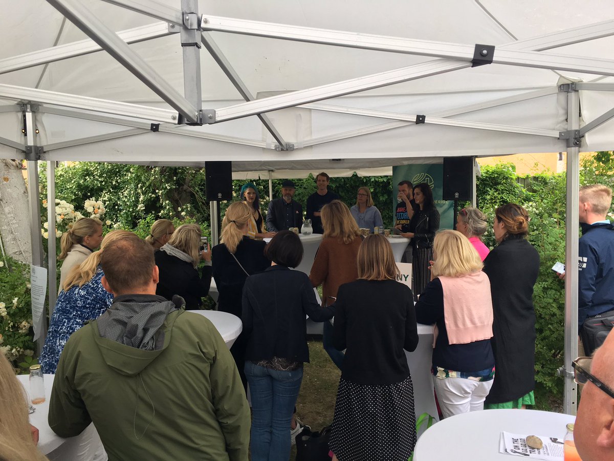 Just nu diskuteras hur vi ska ta tillvara på tillväxtpotentialen i det växtbaserade på #VäxtbaseratSverige ’s sem i #Almedalen. I panelen bla <a href="/KristinaYngwe/">Kristina Yngwe</a>, <a href="/EAWiderstrom/">Emilia Astrenius Widerström</a>, <a href="/gustafbrandberg/">Gustaf Brandberg</a>, <a href="/greenergrowth/">Lennart Bjurström</a>, <a href="/MagnusAschan/">Magnus Aschan</a>. Moderator @nishabesara. #hållbaralivsmedel #hållbarhet