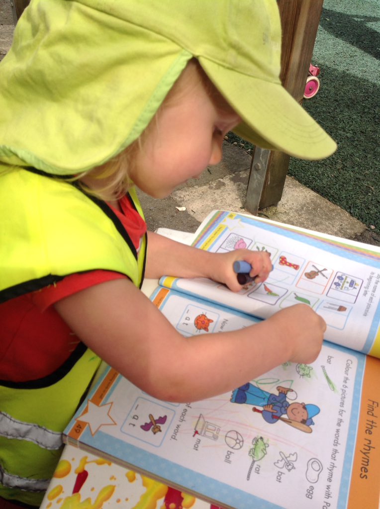 TH_Nursery1's tweet photo. We are busy learning outside: socialising with our friends, imitating roles and mark making. #THLearnN https://t.co/yCr98WP23D
