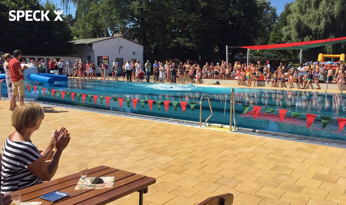 SPECK_Pumpen's tweet photo. Am Samstag eröffnete der Bürgermeister das umgebaute Sommerbad in Neukirchen mit einem kühnen Sprung in die Fluten. Unsere Pumpen sorgen für eine traumhafte Wasserqualität. Wir wünschen allen viel Spaß im Pool! 🏊♀️
.
#SPECK #BADU #Poolpumpen #Neukirchen #Sommerbad https://t.co/rRASLeBr5T