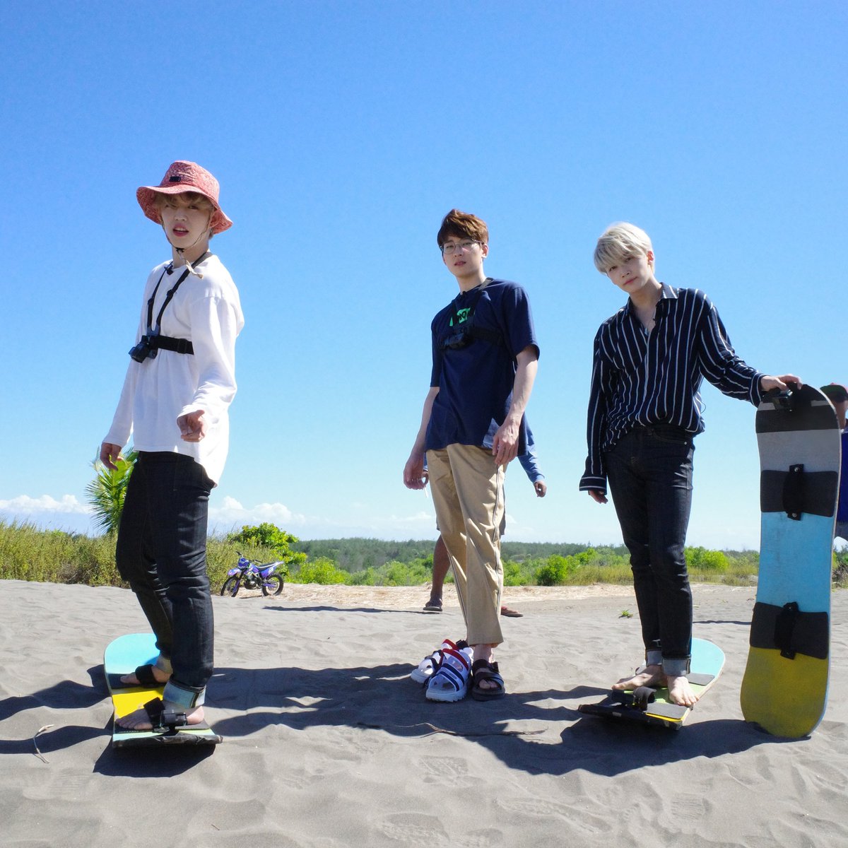 pledis_17's tweet photo. [17'S] 모든 게 처음이라 더 좋았던 95틴 형아들과 동생 원우가 함께한 욕야카르타에서의 힐링 여행 끝💕

#셋의_조합_그냥_화보다_화보
#청춘들의_배낭_여행

더 많은 사진 보러 가기👇
https://t.co/rx7mya3VVP https://t.co/OwFoLG9BS4