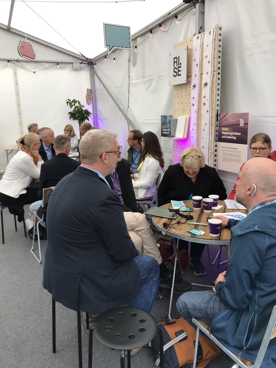 Nu delar vi lärdomar av digitalisering och välfärdsteknik med fokus på funktionsupphandling, effektmätning och praktiskt införande. Insikter är bla att införandet måste bygga på behov. @henrikahlen <a href="/monicawinge/">Monica Winge</a> <a href="/SwecareSweden/">Swecare</a> 
#välfärdsteknik #ehälsa #digitalisering #almedalen