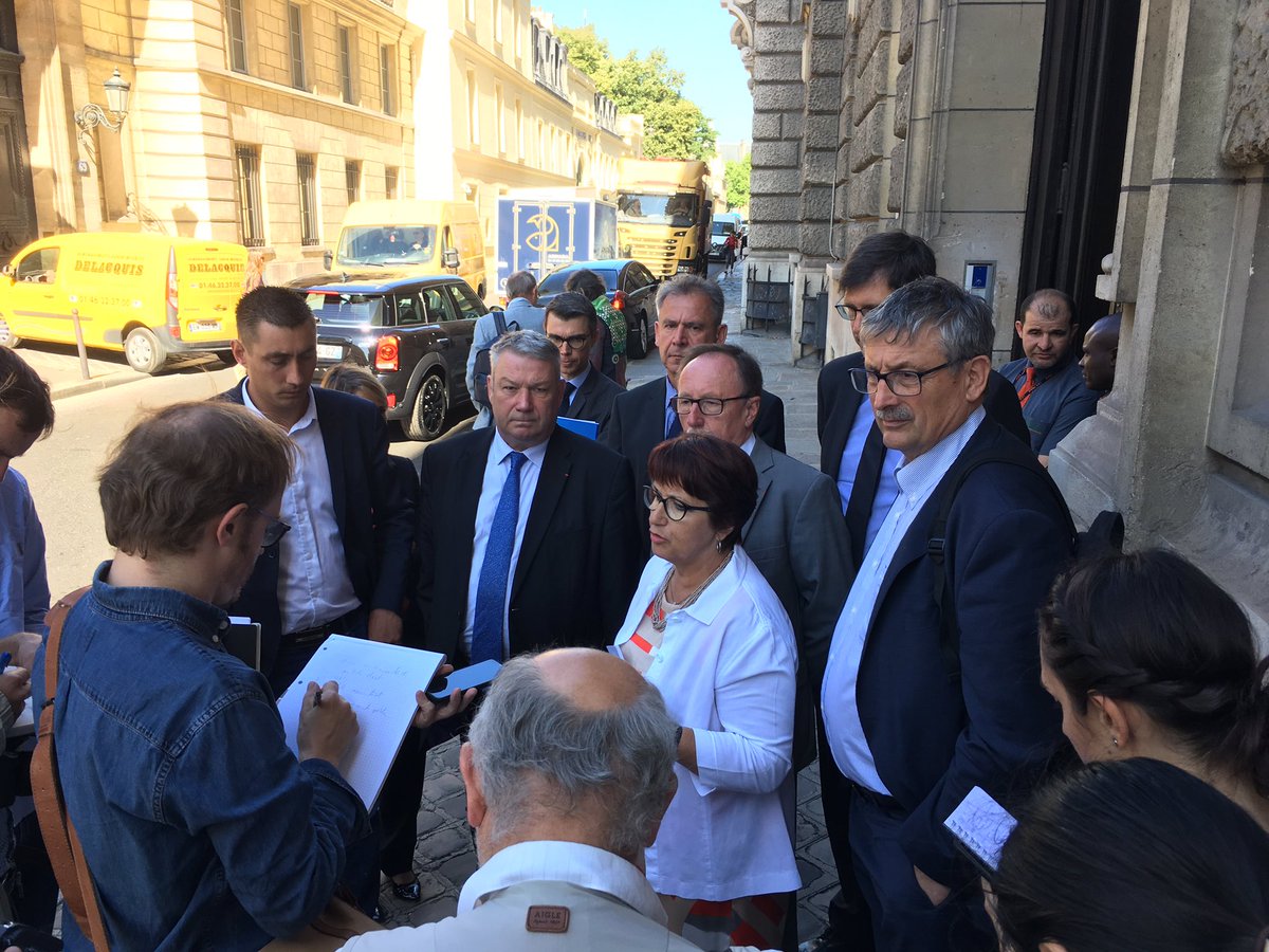 Nous avons alerté le ministre <a href="/dguillaume26/">Didier GUILLAUME</a> sur les conséquences de l’accord 🇪🇺#Mercosur sur les filières et pour les consommateurs. Nos réseaux se mobiliseront devant les préfectures dès ce soir.