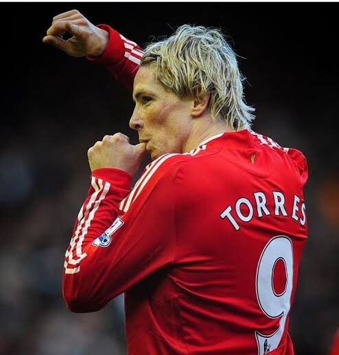selimzohre's tweet photo. Bir neslin kendisine benzeyebilmek için yüzünde çil çıkmasını istemesini sağlayan adam #Liverpool #Torres9 https://t.co/sidXq45y4u