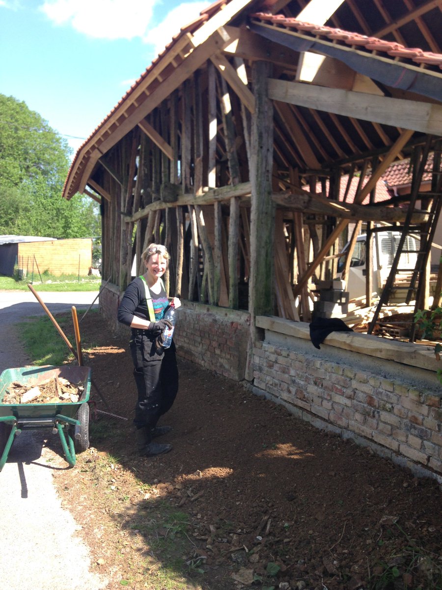 BtSecurite's tweet photo. #femmesdubtp Avec cette chaleur nous sommes heureux d'avoir restauré @btsecurite nos bureaux avec climatisation naturelle : murs en ossature bois, isolation chanvre argile et enduit torchis.
Notre fournisseur : Briquetterie DeWulf https://t.co/xZaTxo5h72