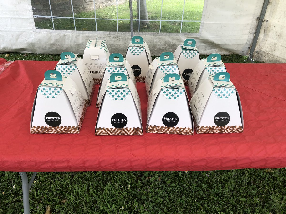 campusrcv's tweet photo. Moitas gracias amigos de queixería Prestes!! 😋🧀 https://t.co/f2Y3R3mINz
