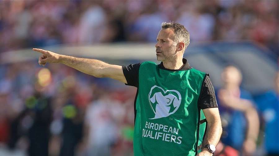 RyanGiggs_cc's tweet photo. Ryan Giggs: I am learning 💪, https://t.co/FomI11OjG2 #Wales #cymru #ryangiggs #giggsy #giggslegend https://t.co/IlnDLZQy2h