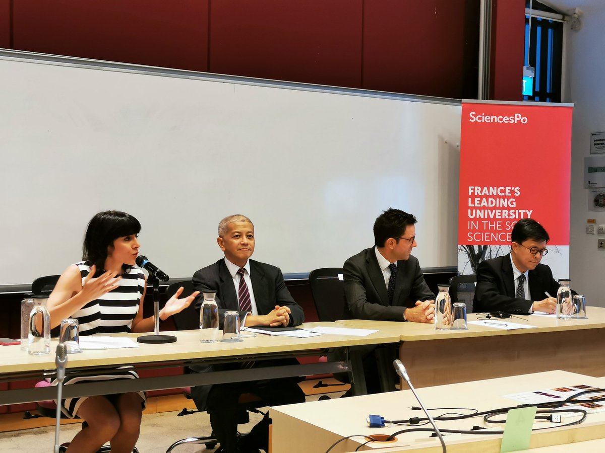 🇫🇷 Ambassador Abensour opening the conference on "#Multilateralism fights back: the <a href="/ParisPeaceForum/">Paris Peace Forum</a> and the quest to save globalisation" <a href="/LKYSch/">Lee Kuan Yew School of Public Policy</a>. Promoting and safeguarding multilateralism is a commitment shared by France and Singapore.