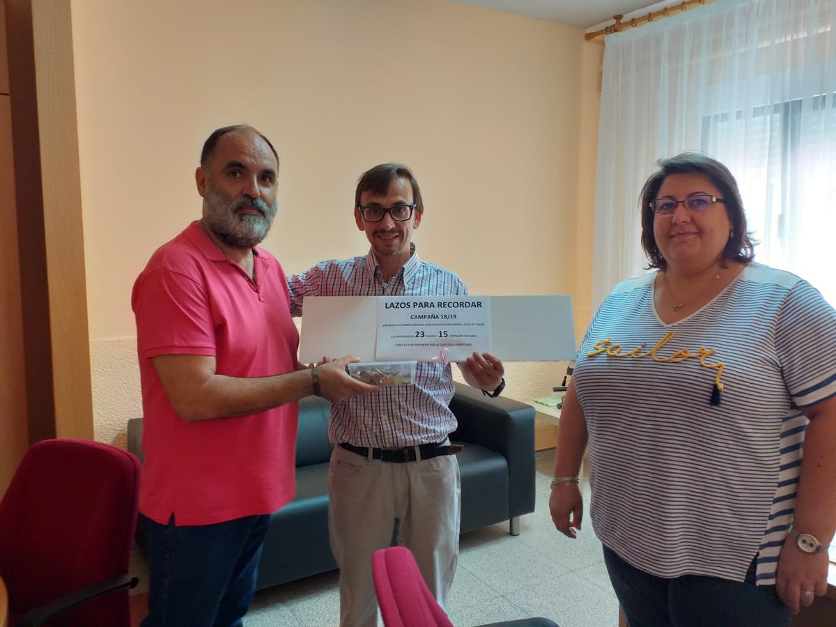 FESDPinto's tweet photo. El día 26 de junio hicimos entrega de la recaudación de este curso con la venta de lazos y aportaciones, para uso social. ¡Gracias a tod@s! #somosfesd #somospinto https://t.co/6wl3vIjDTv