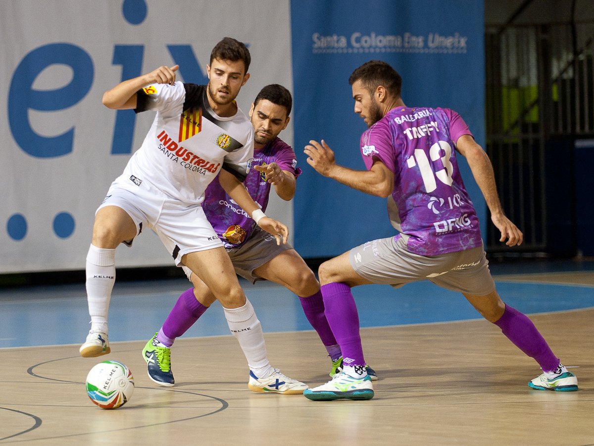 Catradioesports's tweet photo. Acord amistós per la marxa de @MariioLopez5 de @fsalagarcia. El club de Santa Coloma entén que després de 12 anys al club, López vol obrir una nova etapa en la seva carrera amb l'objectiu de continuar creixent com a jugador #LNFS

Més informació a les 14.35h al @Catmigdia https://t.co/qG26PMlLxU