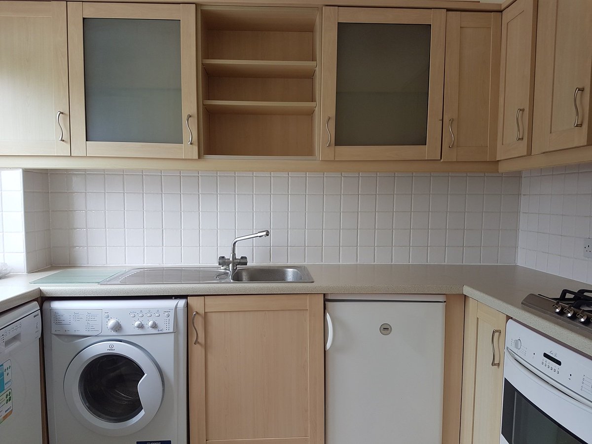 UoLStudentHomes's tweet photo. First up! We've a 2 bed flat close to Paddington Station. Room 1 is available for 2019/20 academic year. Perfect for #UCL #SOAS #KCL #LSHTM #Birkbeck #RoyalAcad #students. More details via https://t.co/jbiZRCwwQR 
#flatshare #student #university #accommodation https://t.co/bJBP1DRF6J