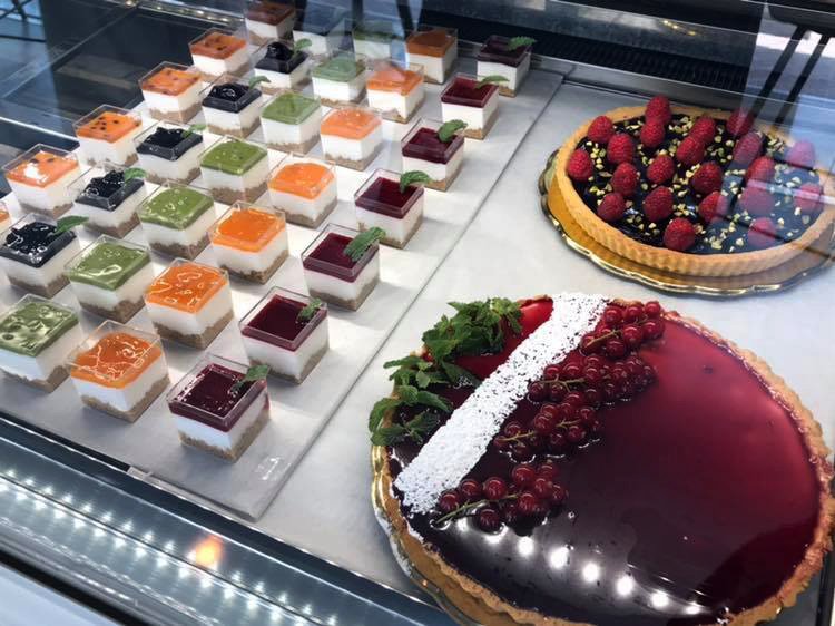 lmiuae's tweet photo. Open day started! Some special creations during the day. Don’t miss it,come and try it
. . .
#lmiuae #openday #foodtasting #pastry #gelato #folletto #cocktailmachine #mec3 #mec3incups #mia https://t.co/j0E2lTYZgX