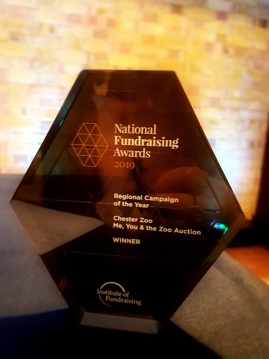 BettyShmem's tweet image. So this happened last night...#IoFAwards 🎉🎉🌍🦁🐧🐢🦏🐒🐠🦇🐌🦒🌵🐝🎉🎉 #StillCantBelieveIt #ThisSignIsMine #CharityTuesday