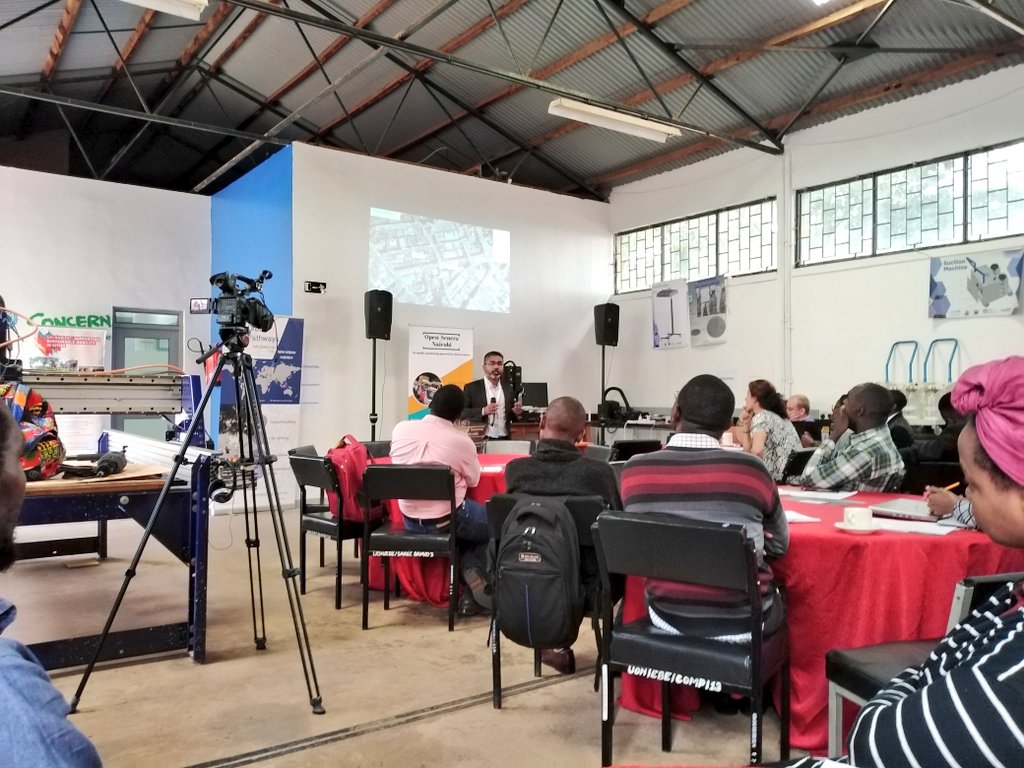 fablabnairobi's tweet image. Sean Khan from Global Environmental Monitoring System,  Air Science Division @UNEnvironment speaking about the use low cost sensors in mapping out air quality,creating awareness of #air #pollution and informing policy at the @open_seneca #Nairobi Air Sensor Bootcamp
