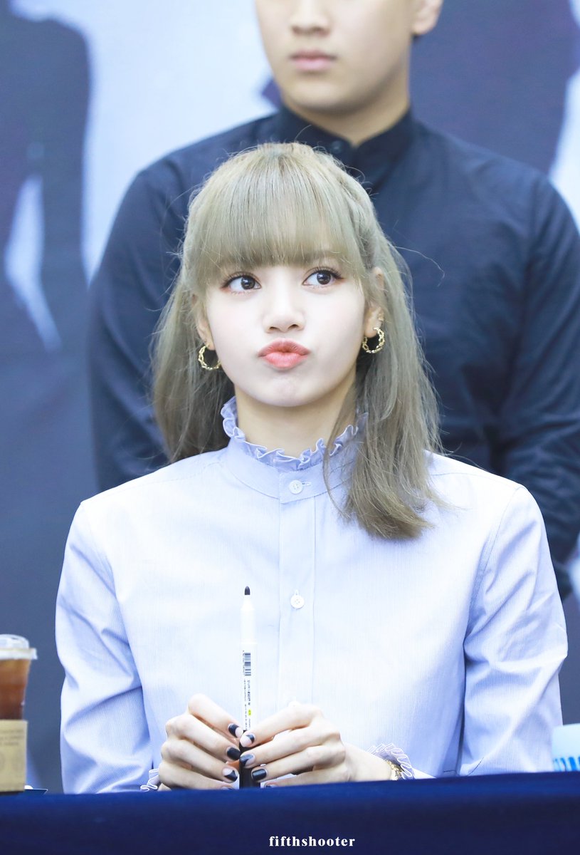 #블랙핑크 #리사 #BLACKPINK #LISA
I love her smile.💟and dududu