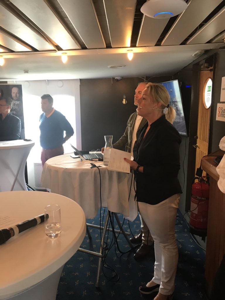 Centigo's tweet photo. Nu är vi igång! Ebba Hult presenterar panelen och @hmwjonsson välkomnar en interaktiv debatt - där vi delar våra åsikter med varandra. #centigo #almedalen https://t.co/G2SV2Lj8zu