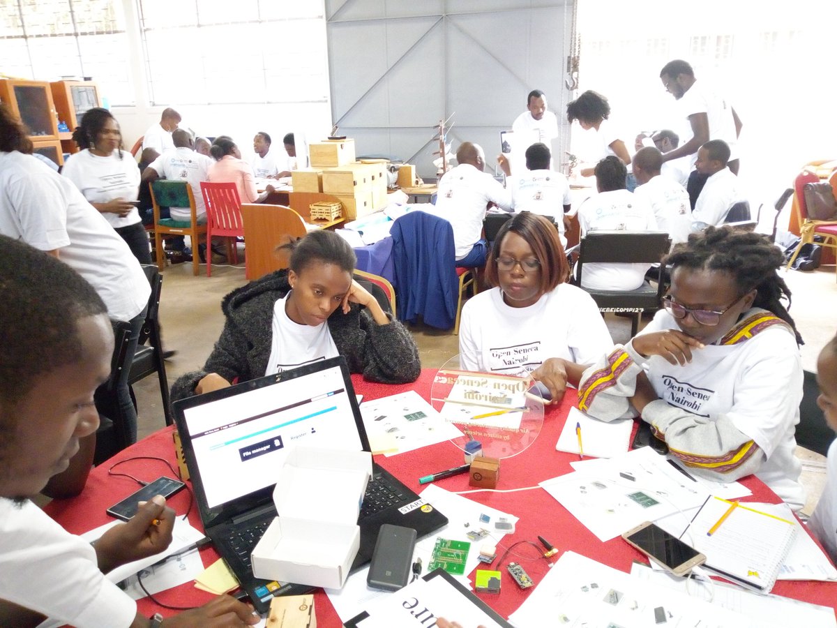 ConstantCap's tweet image. A focussed Team 'Jawabu' looking at the 'Air Assembly Tool Kit' @UNHABITAT @fablabnairobi @Naipolitans @Code4Africa #BeatAirPollution #hewayetu #actnowforqualityair