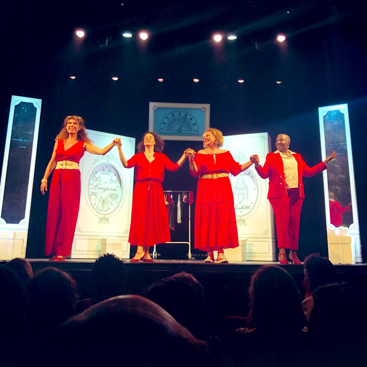 MaximeGueny's tweet photo. Coup de cœur théâtral de cet été #Ménopause au Théâtre de la Madeleine à Paris, mis en scène par @alexgoude. Drôle, rythmé, musical et décapant ! A voir !! https://t.co/E3hkqTmYEB