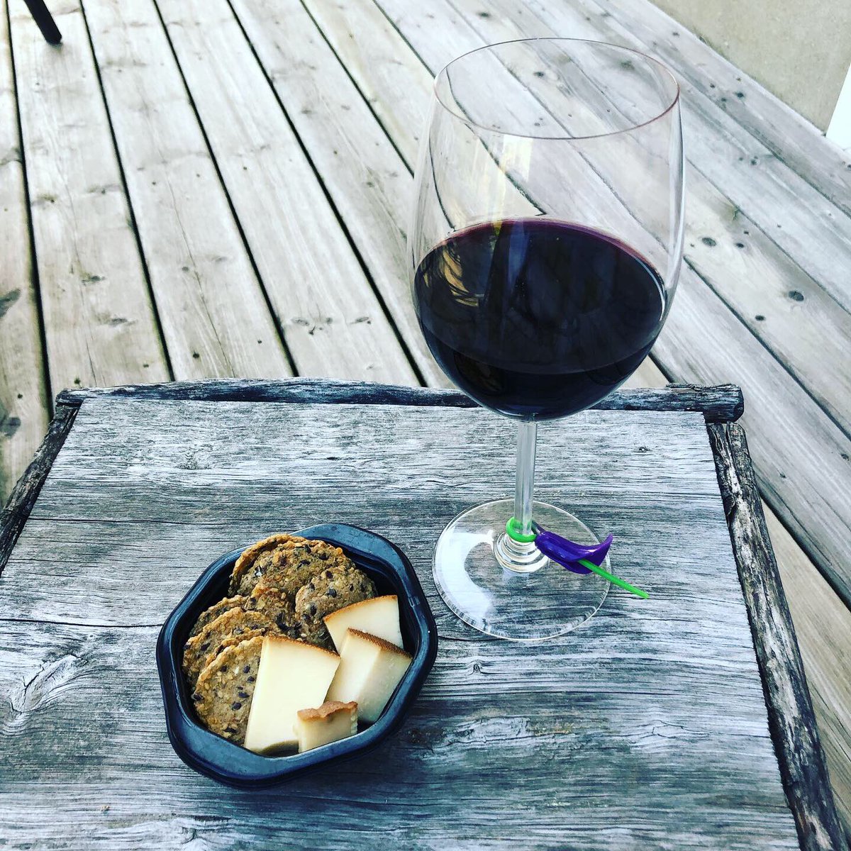 My #favoritesnack for morning and after work. #bhsummer19 #photochallenge @bustedhalo #cucumberandtomato #cheeseandcrackers #wine 😊