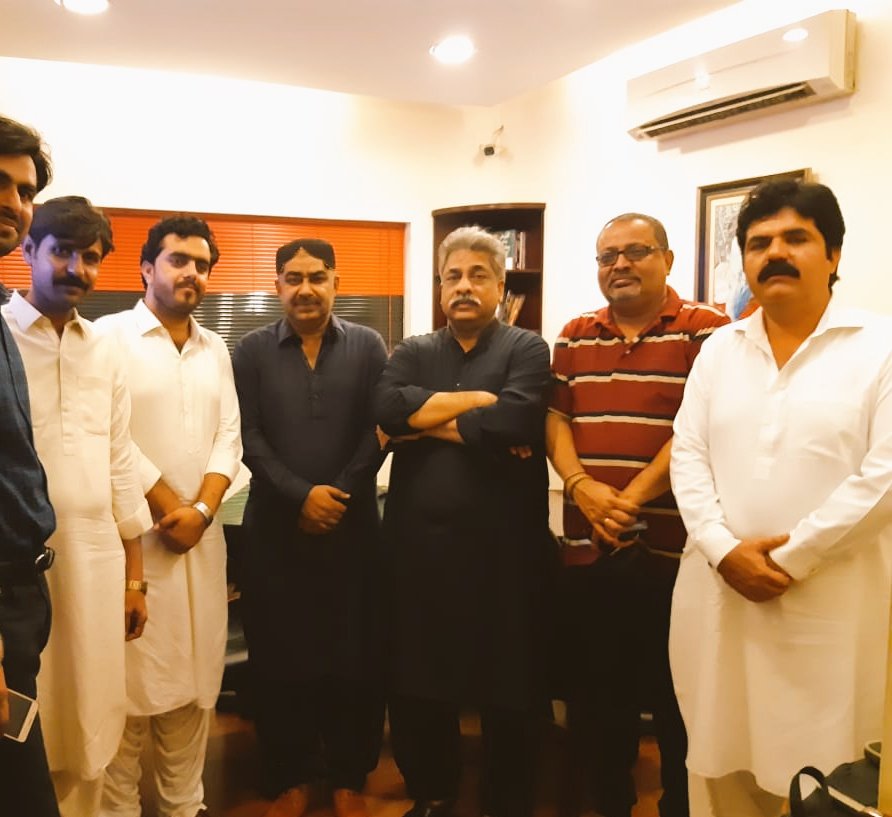 mersadambalhro1's tweet photo. Yesterday I was Meet With Great Personalities @SurendarValasai @fidahussainppp &amp; Sagher Bhai Qureshi #PresidentPPP Hyderabad Distt.
at #BilawalHouse karachi.
@BBhuttoZardari @AseefaBZ @BakhtawarBZ @Majid_Agha @SoomroJameel @MediaCellPPP https://t.co/WOyX5WA4be