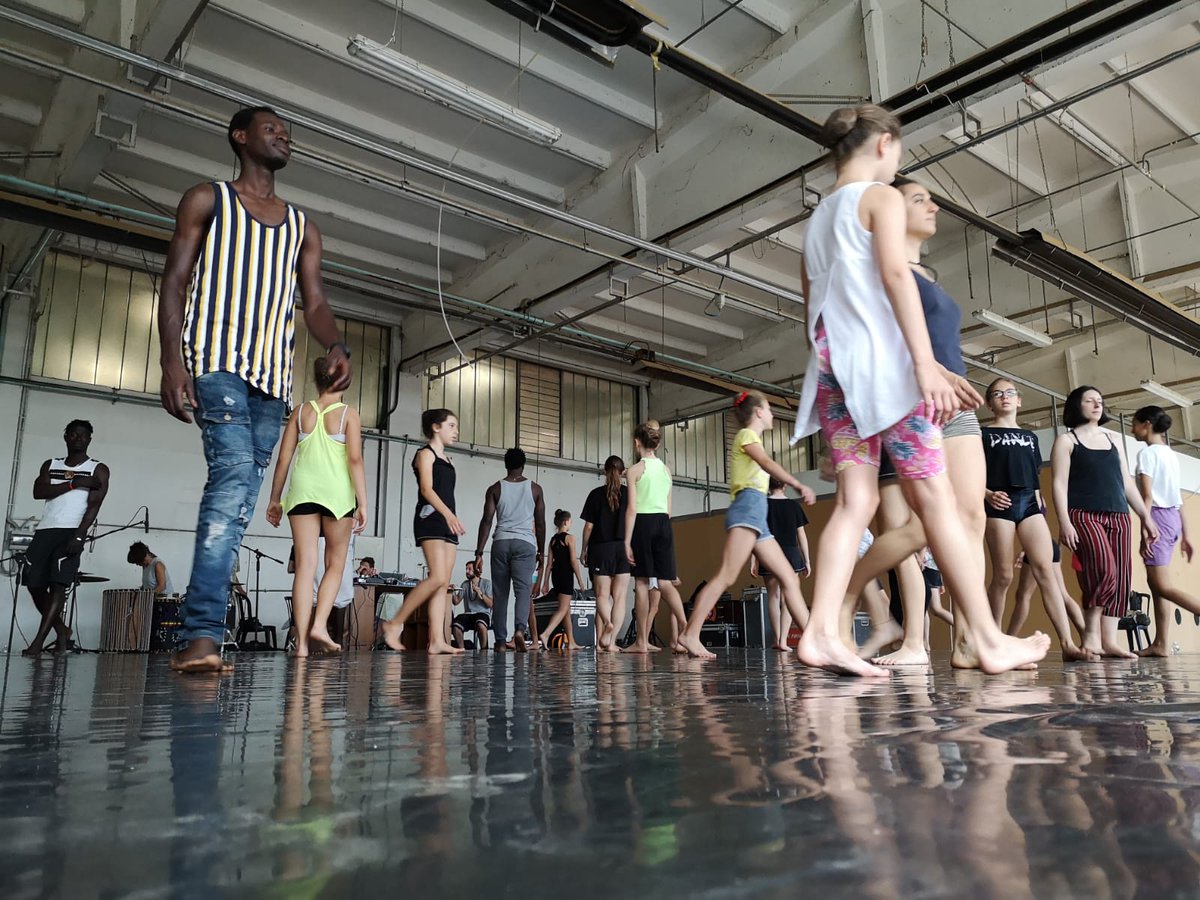 PiemonteDalVivo's tweet photo. Si lavora al #VMF19 allo #spazioovest > artisti e allievi in #residenza a #VignaleMonferrato #Piemonte #danza https://t.co/63SCK6AvJL