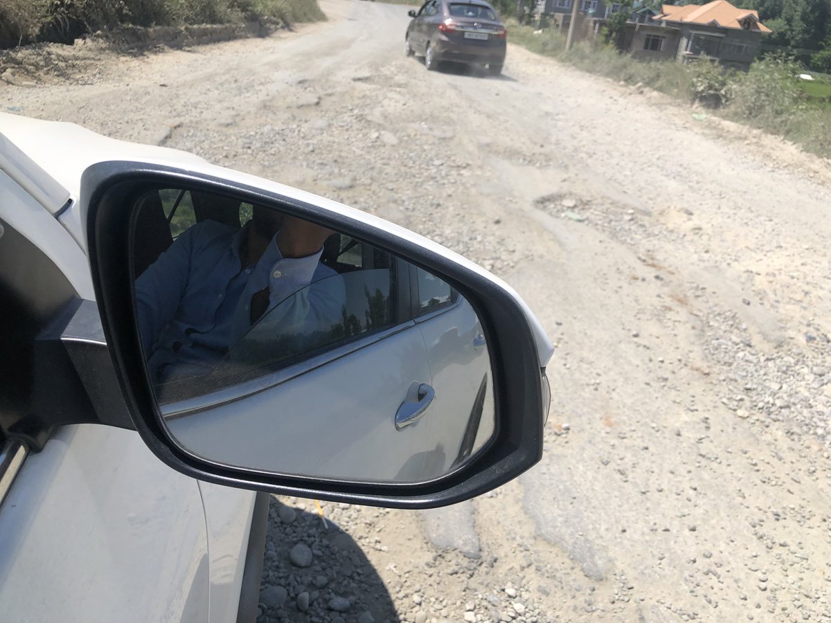ferozhusain's tweet photo. On the one hand our beloved Dc @DrSyedSehrish working day in and day out for better Budgam. on the other hand contractors like Magray brothers even after getting the allotment not doing the patching of ichigam road. Requesting you to plz direct exen about this issue. https://t.co/IpUlX60eCD