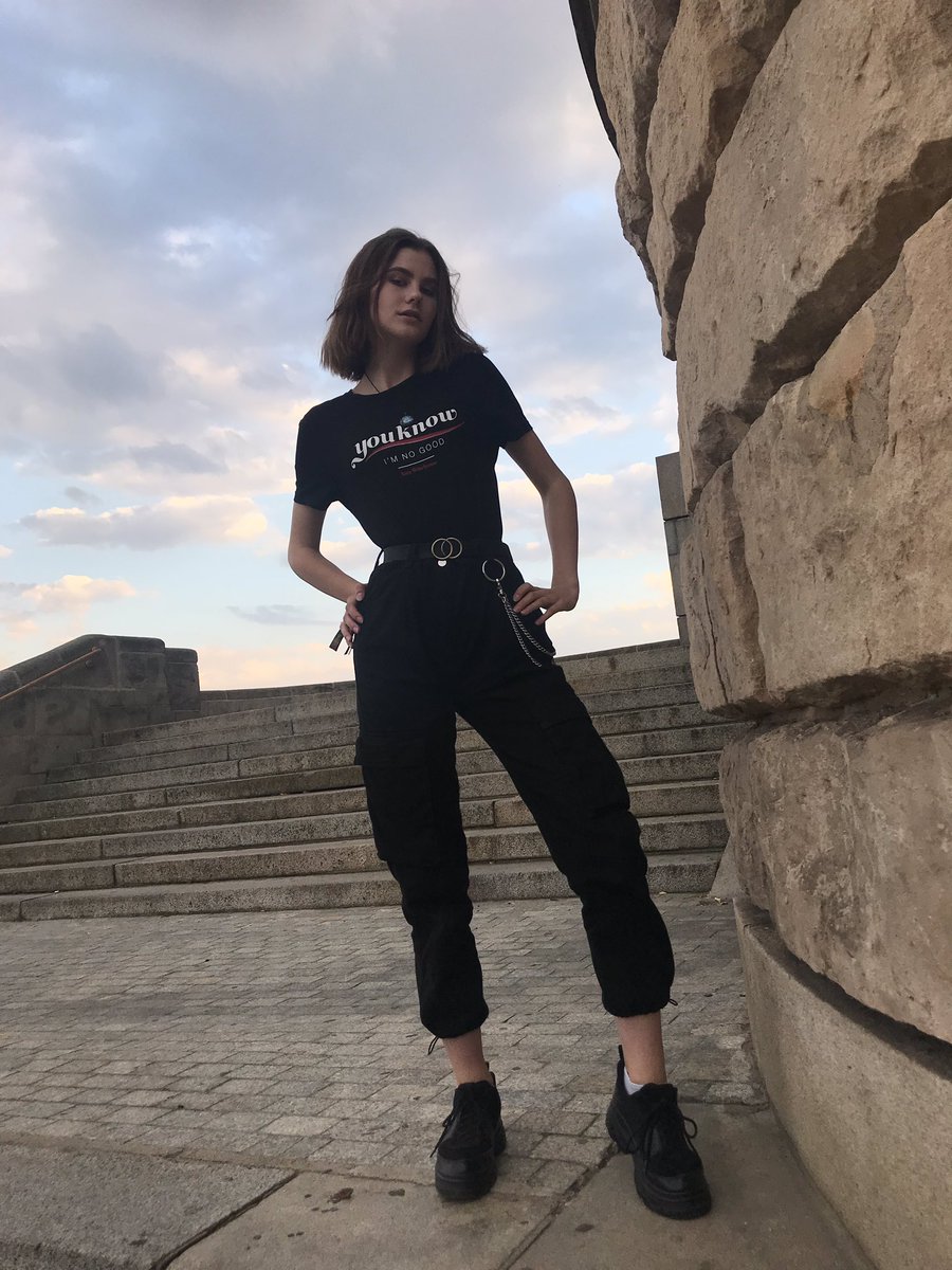 fleursanglantes's tweet photo. ogólnie wczoraj sie bawiłam w modeling https://t.co/WuxJdGqq2F