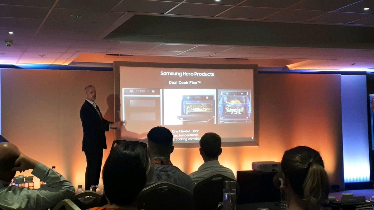 JHKit_B2B's tweet image. Always great to get the chance to present to new retailers at the #trendtransformations summer conference, held at #thebelfry today. 
#samsung #appliances #kitchen  #dualcookflex