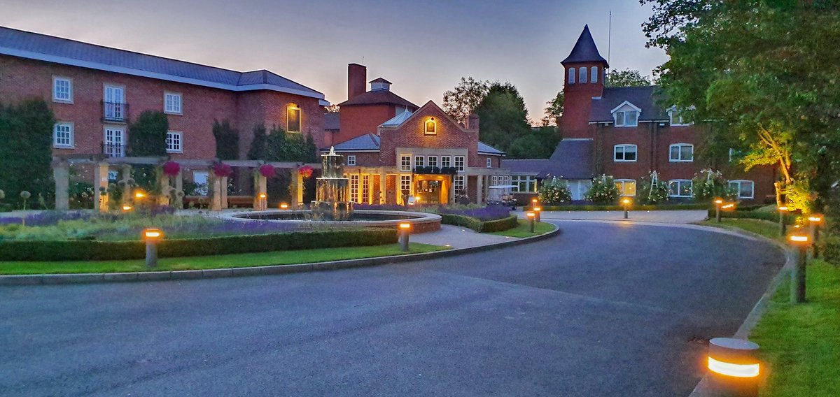 JHKit_B2B's tweet image. Always great to get the chance to present to new retailers at the #trendtransformations summer conference, held at #thebelfry today. 
#samsung #appliances #kitchen  #dualcookflex