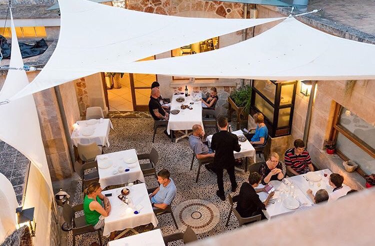 DaicaRestaurant's tweet photo. En @DaicaRestaurant nos ponemos en Modo VERANO con el cambio de Horario!de LUNES a SABADO servicio de cenas de 19:30h a 22h🌟SUMMER,from MONDAY to SATURDAY dinner services 19:30h-22h💫#AmaneceJulio #art #Balears #elsumiller #chefs #experiencies #GastronomíaMallorca #restaurantes https://t.co/itQX1rYOIK