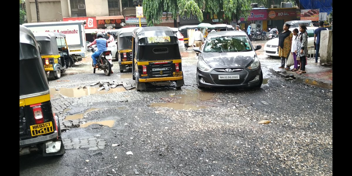 RafiqueAttari's tweet image. The worsening condition of Chandivali-Powai Junction (Near Lok Milan, Chandivali). This junction connects most of the prime locations: Powai Lake, Hiranandani, Nahar Amrit Shakti
Can we do something about it? @mybmcWardL @mybmc @RoadsOfMumbai