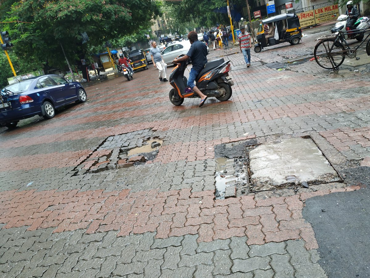 RafiqueAttari's tweet image. The worsening condition of Chandivali-Powai Junction (Near Lok Milan, Chandivali). This junction connects most of the prime locations: Powai Lake, Hiranandani, Nahar Amrit Shakti
Can we do something about it? @mybmcWardL @mybmc @RoadsOfMumbai