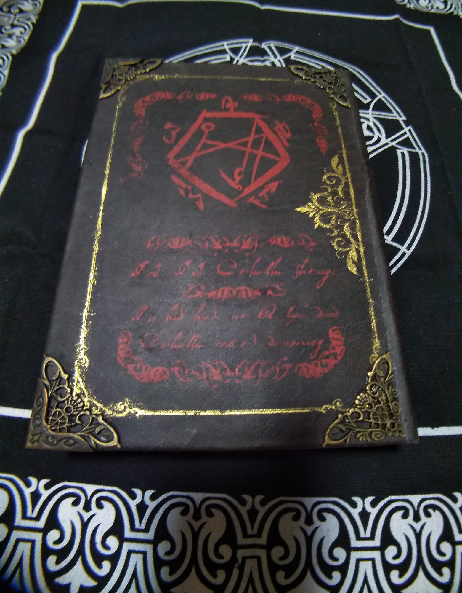 تويتر アマガツ على تويتر Ecoケットで展示されていた ナコト写本 をウェブ公開ー イベントで手に取っていた方々は質感と独特な匂いをご体験した一品 内容はイースの大いなる種族についてと ヨグソトース召喚方法 死者蘇生と蘇生者を塩に戻す呪文 と読むと