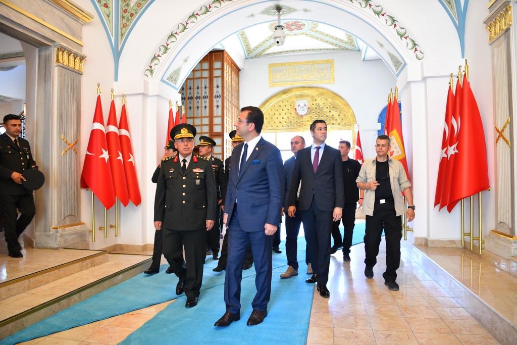Ekrem Imamoglu Auf Twitter 1 Ordu Komutani Orgeneral Musa Avsever I Ziyaret Ettik Ziyaretimizde Istanbul Ve 1 Ordu Komutanligi Nin Yer Aldigi Selimiye Kislasi Nin Mimari Ozellikleri Ile Ilgili Sohbet Etme Sansimiz Oldu Https T Co 8zyhnftzla