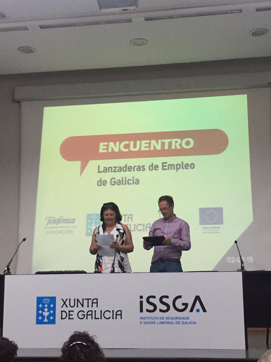 LEESCarballo's tweet photo. Es la hora de las intervenciones de los miembros de las lanzaderas en la #InterLanzaderasGalicia. Experiencias de #Arteixo, #Carballo, #Marin y #Redondela https://t.co/CGs7xJgXPe