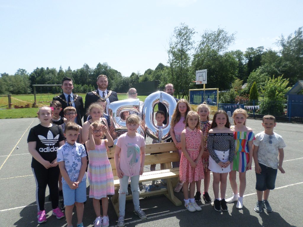 YewTreePrimSch's tweet photo. The day was filled with beautiful singing, lots of dancing, special guests, CAKE (obviously!) and a wonderful live performance by Mr Peddle 🎸🎸🎸 We all had a fantastic day 🥳☀️5⃣0⃣ https://t.co/2xTHP9gv8B