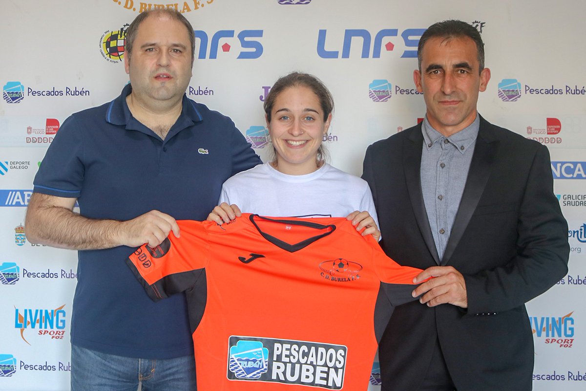 burelafs's tweet image. 📢 El ala - cierre @AledePazG, será la primera incorporación del @burelafs.
La jugadora nedense se incorporará a la estructura naranja tras cuatro temporadas en el @PoioPescamarfs.

Bienvenida a la #FamiliaLaranxa 🤗