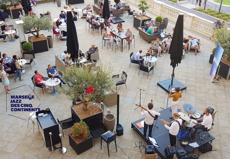 ICMarseille's tweet photo. Ce soir, rendez-vous à 19h en terrasse pour le concert #BeforeHD avec Carl Karoyan Quartet ! Un voyage musical dans les années 60…
#icmarseille #marseillejazz #jazz #capianbar
This evening, at 7pm on the terrace it’s Before HD concert with Carl Karoyan Quartet! https://t.co/XsXBGE4xgl