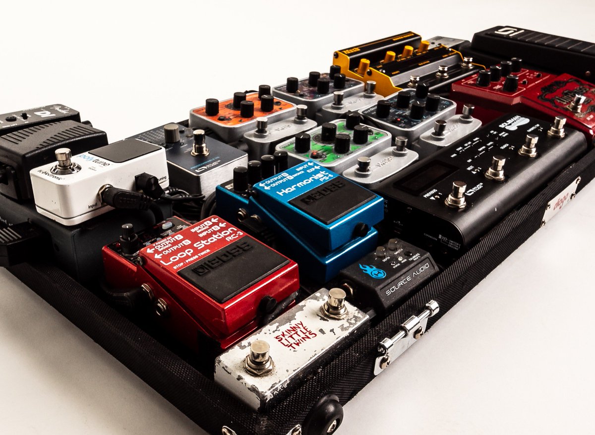 BetweentheLoops's tweet image. Sharing a pic of some of our toys for #techtuesday - these pedals are part of what gives us our unique sound and we love 'em!

#looppedals #musicianstoys #musicians #musictech #acousticduo #betweentheloops #illshowyoumineifyoushowmeyours
