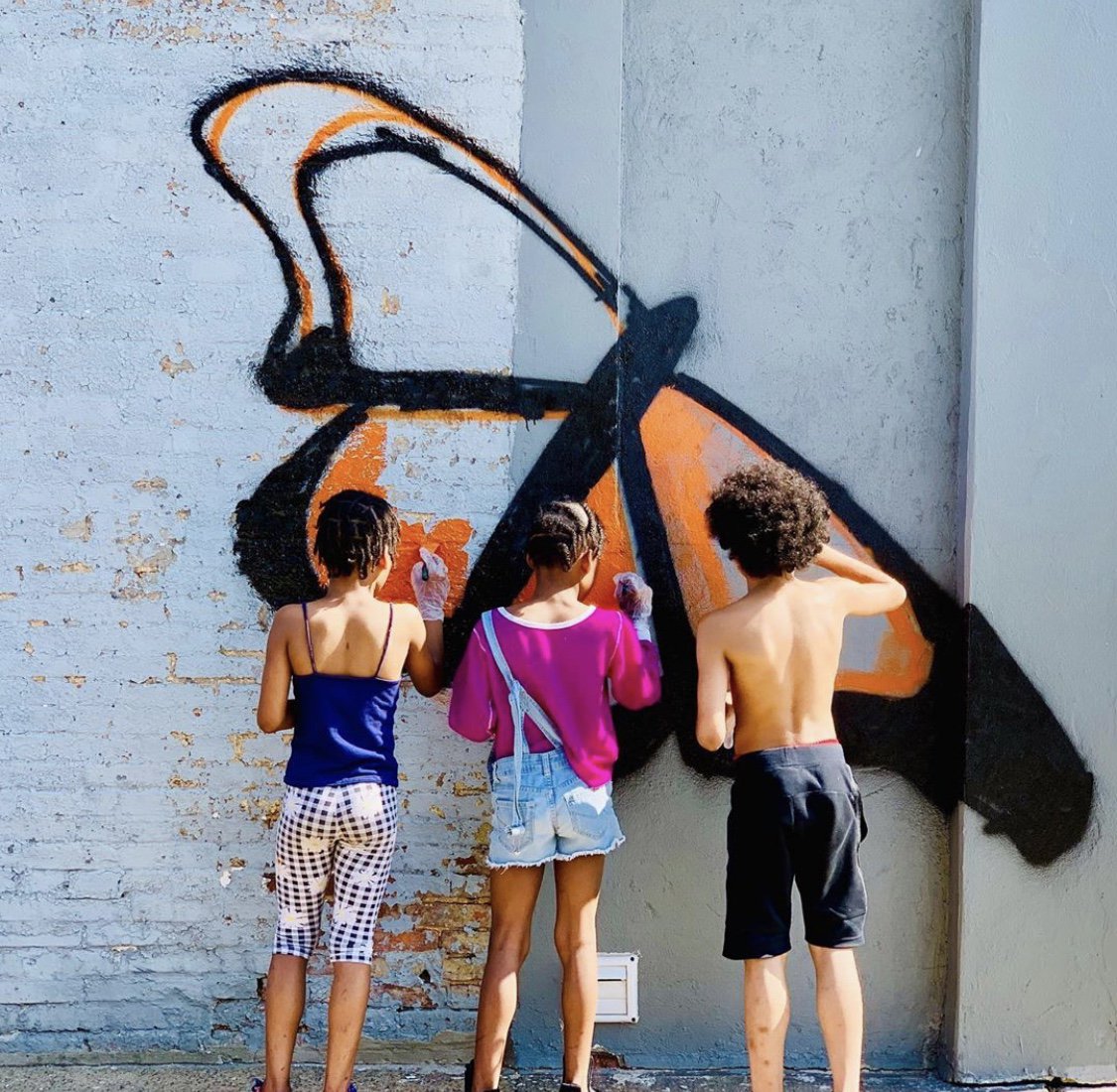 SWP_Baltimore's tweet photo. Baltimore City's Neighborhood Grants Program helps communities develop and fund projects that will get neighbors more involved in the community. This #wallart mural project, led by artist Francisco Enuf García, can be found in #MountClare! 

📷 : @joseleopoldoresendiz https://t.co/k7BQEyDTEk