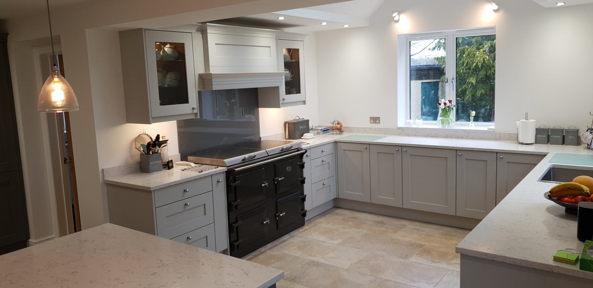 Another top-notch kitchen install 🙌👌 This @BurbidgeKitchen features Barnes units in Pale Smoke & Mink with classic shaker cabinets! We also fitted - @Silestone White Arabesque worktops - absolutely astounding 😍