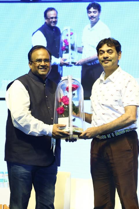 rajnphani's tweet photo. Heartfelt thanks to @KTRTRS who has been such an inspiring mentor. Glad to have @jayesh_ranjan and @shradha
at the event. A big shout to all 25 entrepreneurs for creating legacy with #MadeInHyderabad. 3 cheers to the dream team @zaggleapp for making the event such a HUGE HIT! https://t.co/oGQFKD01hX