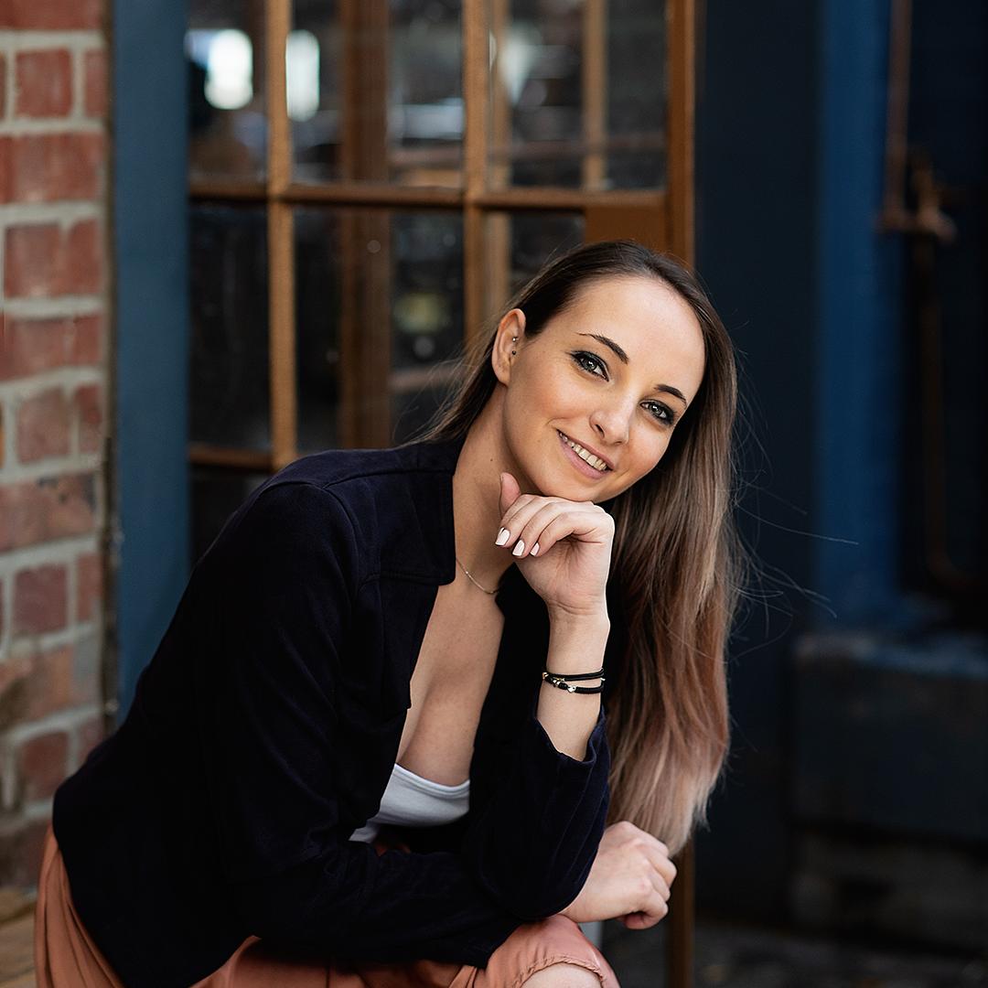 Inverroche's tweet photo. Meet Bo Devereaux. Her keen eye for aesthetics and goals of delivering innovative and out-of-the-box recipes makes for a leader within the fast-paced environment of hospitality and drinks.
#Inverroche #Gin #InverrocheBA #Mixologist #BrandAmbassador #WomenInBusiness https://t.co/Cj6efSnUHE