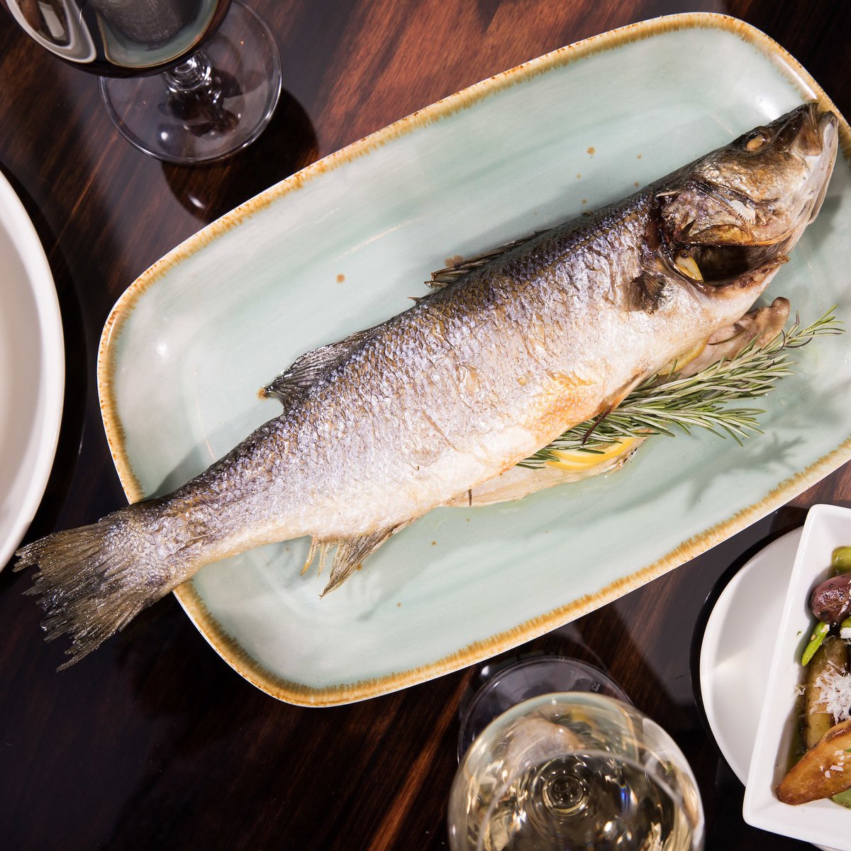 florentineresto's tweet photo. Dive into our Branzino served with roasted broccolini, fingerling potatoes, lemon, capers, and brown butter 🐟 https://t.co/jJbQLli6tX